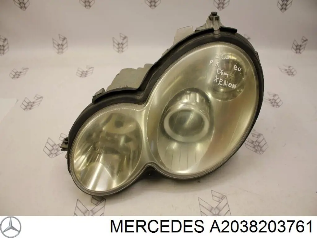 Reflektor lewy Mercedes A2038203761 cena, od 183,06 USD