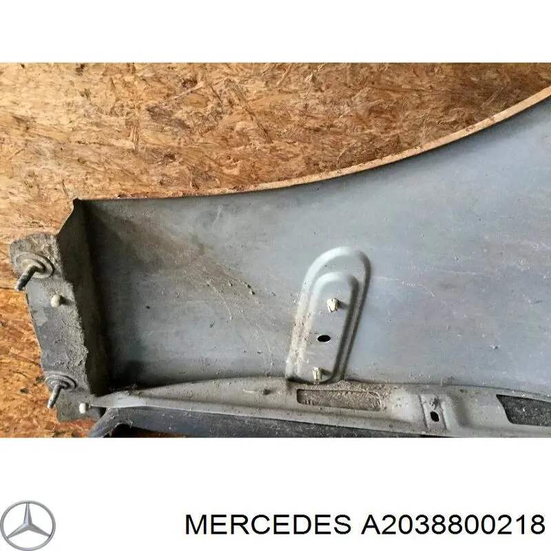 Błotnik przedni prawy Mercedes A2038800218 cena, od 104,18 USD