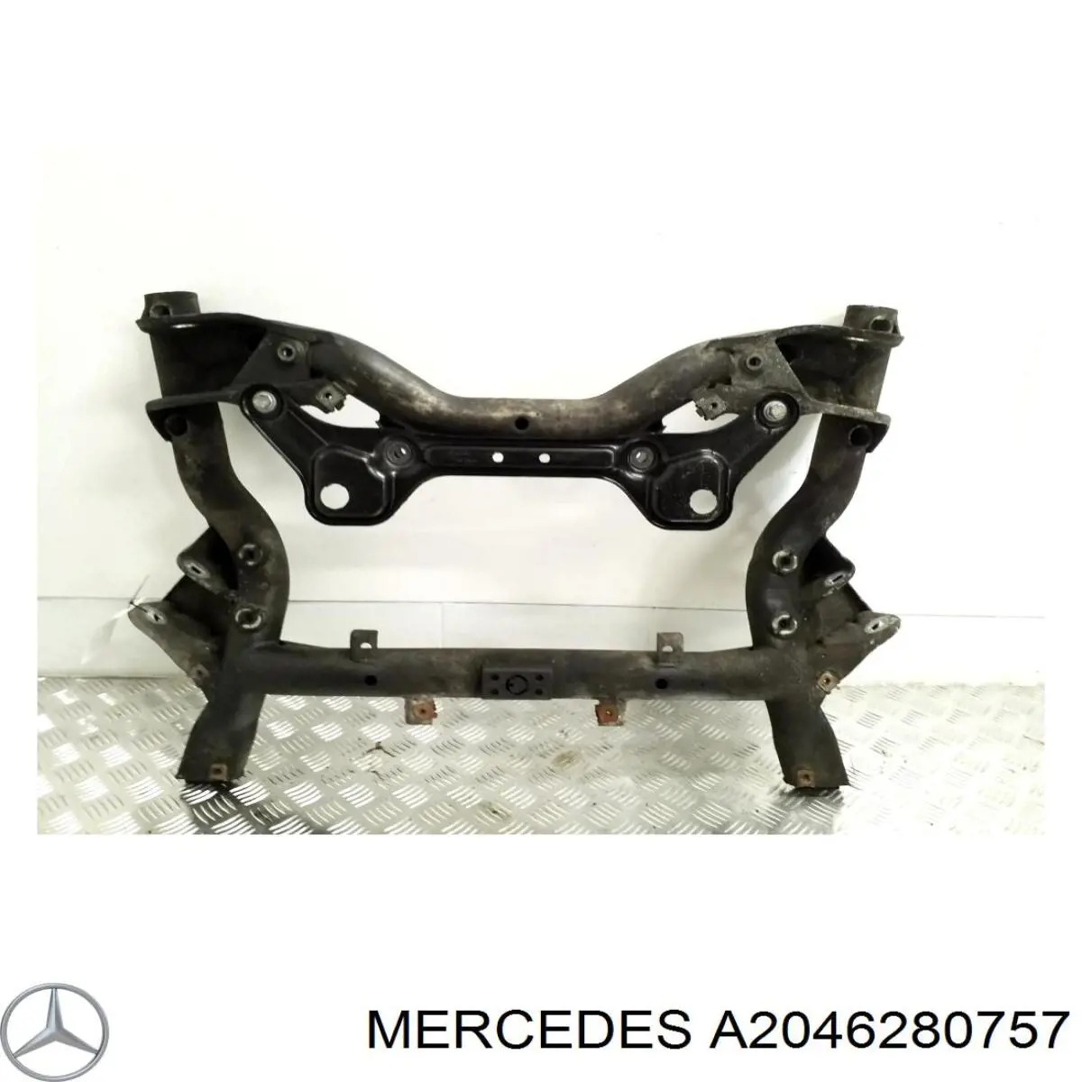 Do koszyka A2046280757 Mercedes Korpus osi przedniej