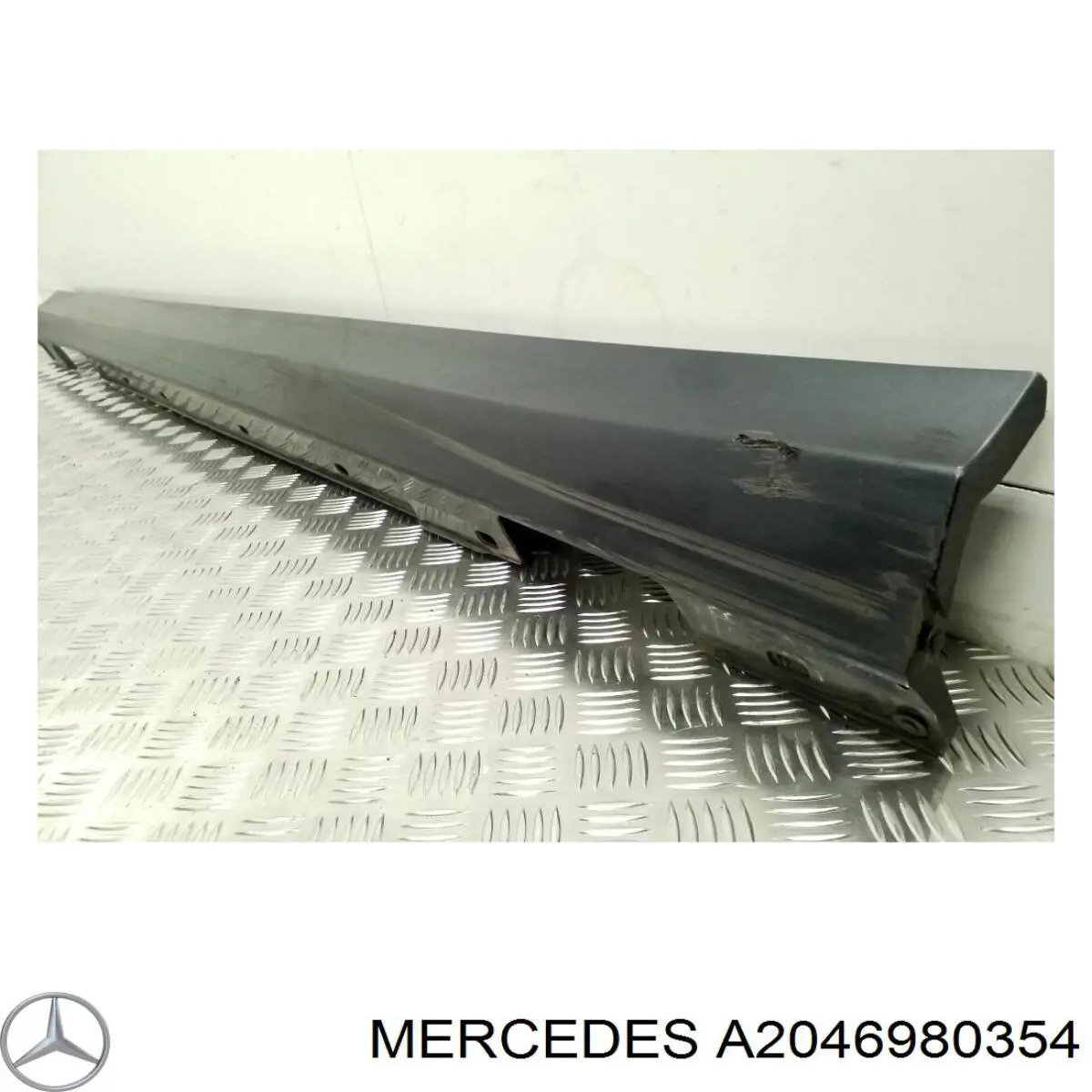 Nakładka (listwa ochronna) na próg zewnętrzna lewa Mercedes A2046980354 cena, od 98,33 USD