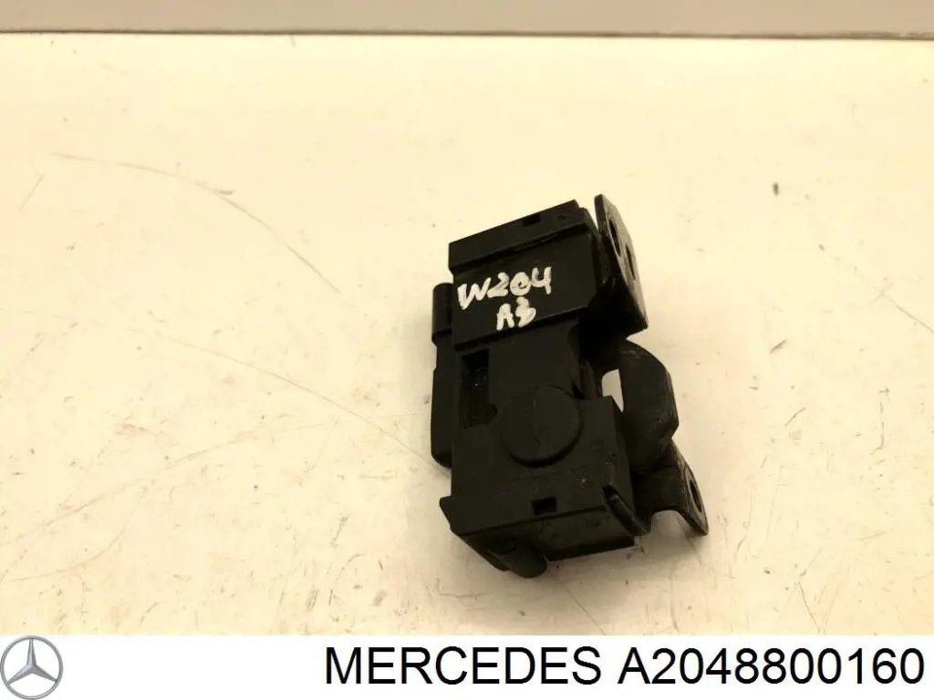 Do koszyka A2048800160 Mercedes Zamek maski