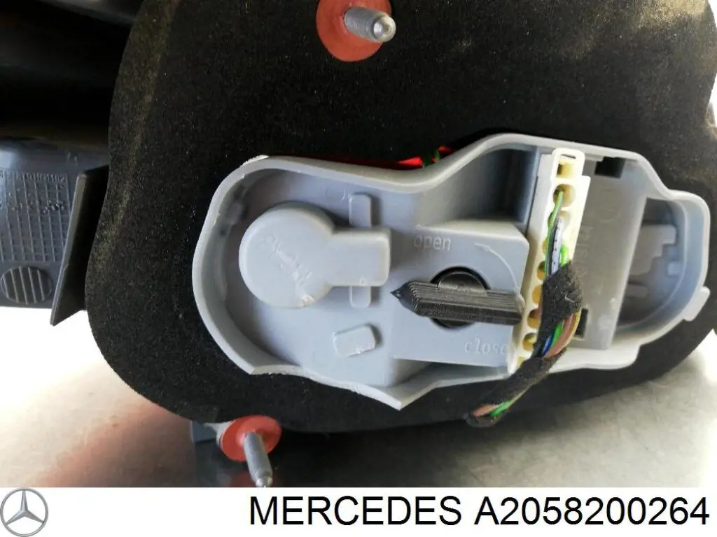 Do koszyka A2058200264 Mercedes Lampa zespolona tylna prawa
