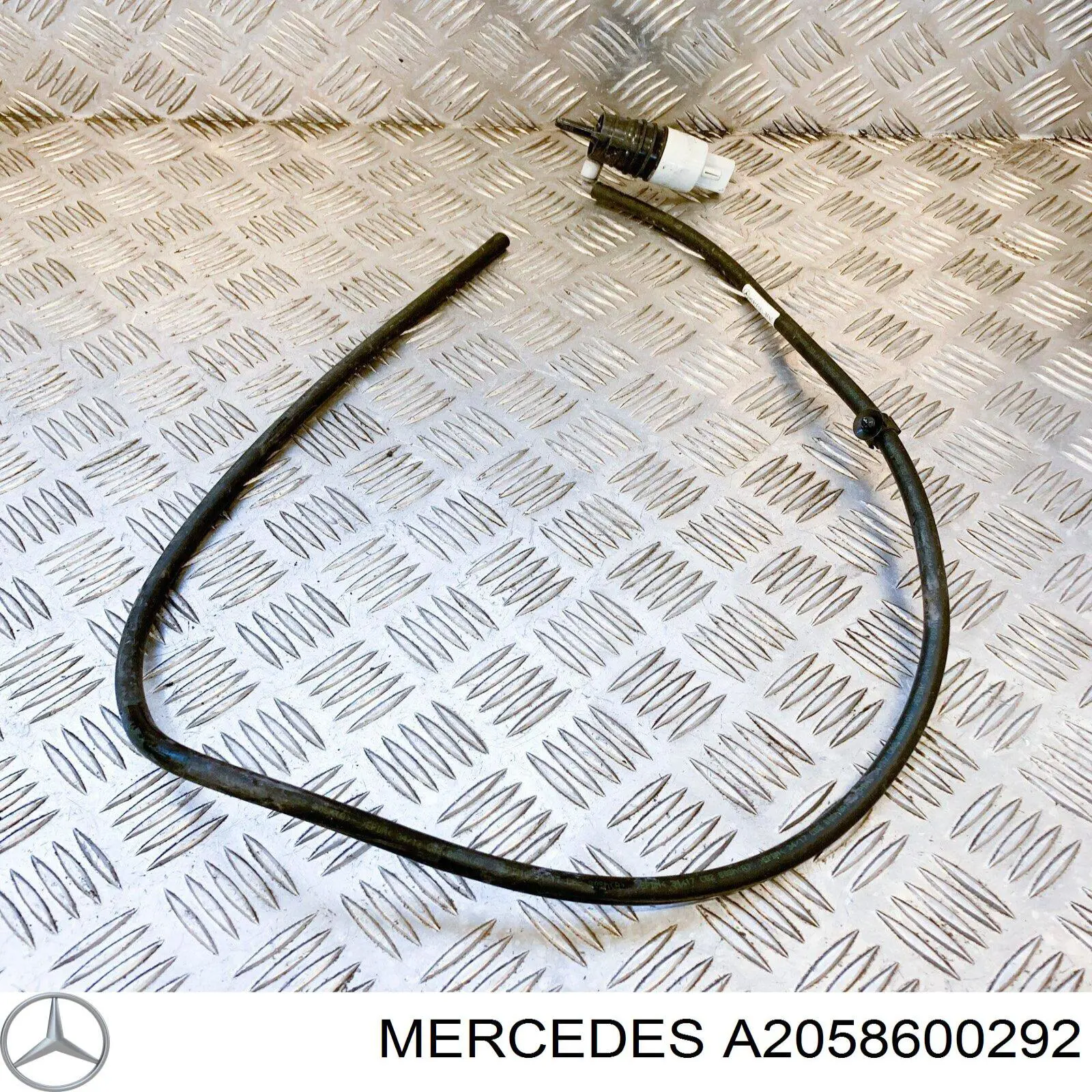 Dysza spryskiwacza szyby przedniej Mercedes A2058600292 cena, od 57,36 USD
