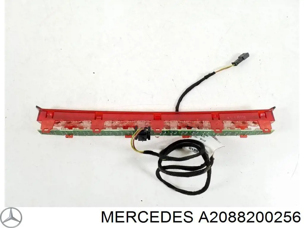 Lampa stop tylna dodatkowa Mercedes A2088200256 cena, od 46,32 USD