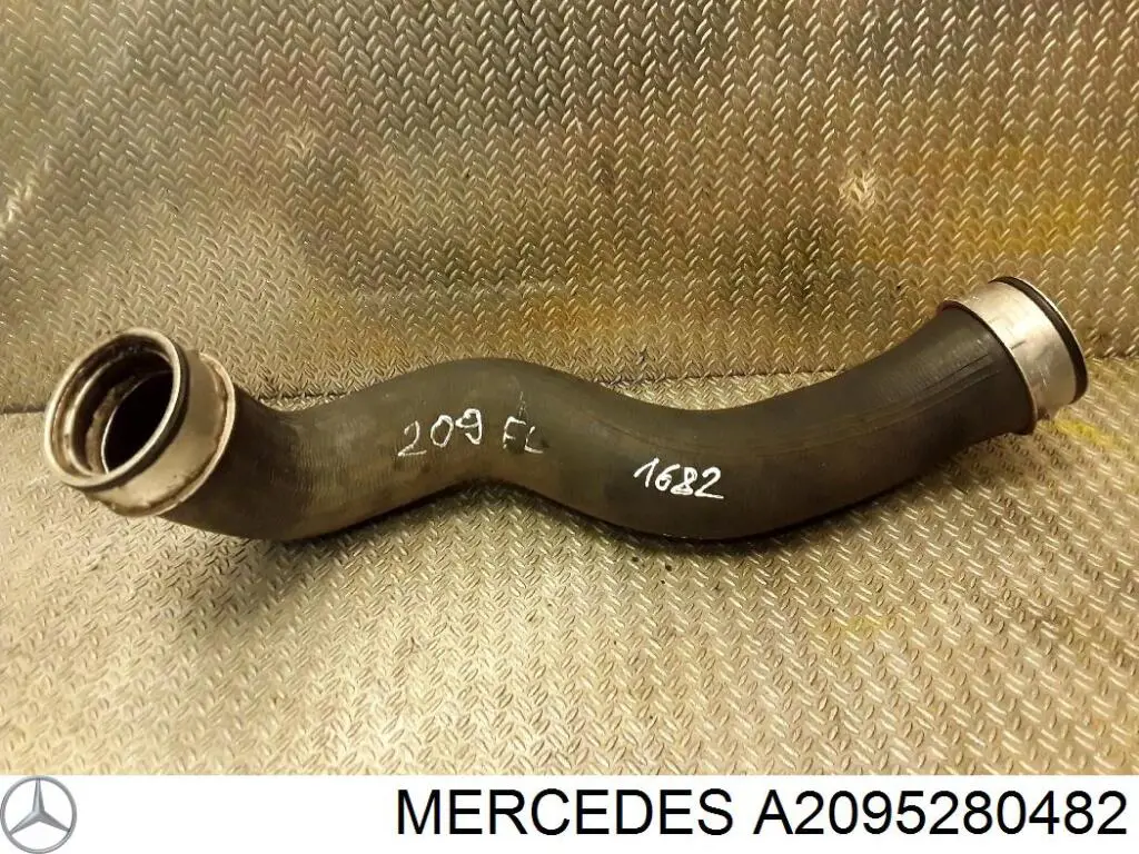 Przewód (króciec) intercoolera Mercedes A2095280482 cena, od 83,43 USD