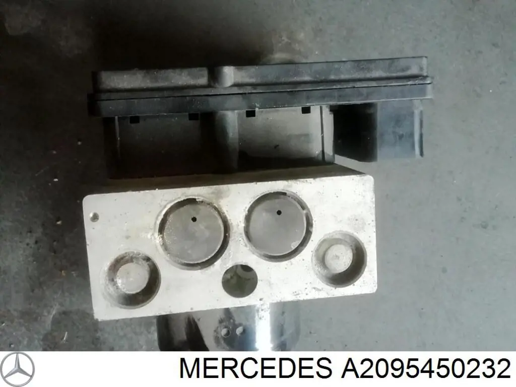  Sterownik ABS  hydrauliczny Mercedes C 