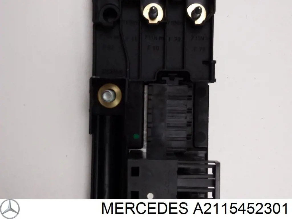 Skrzynka bezpieczników Mercedes A2115452301