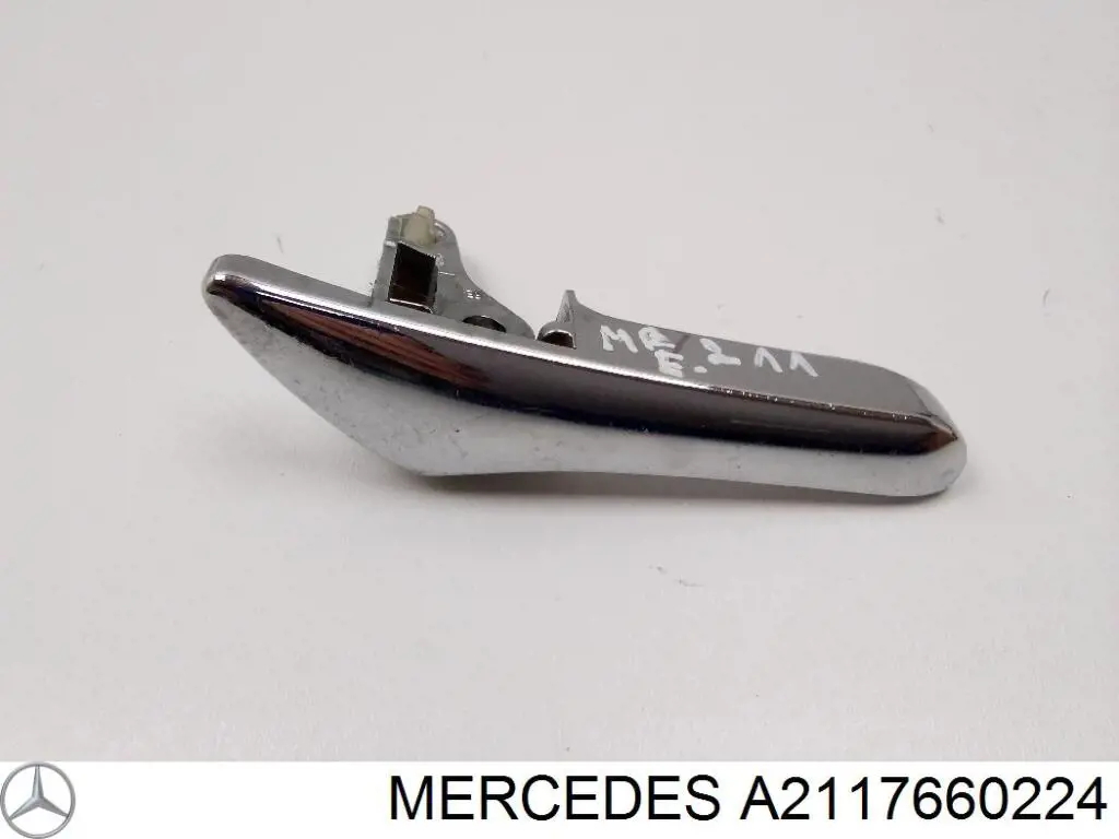 Klamka drzwi bocznych (przesuwnych) wewnętrzna prawa A2117660224 Mercedes