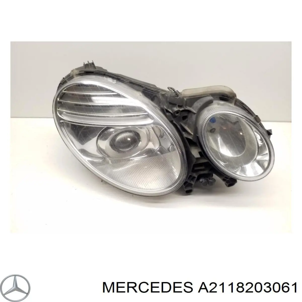 A2118203061 Mercedes Reflektor prawy