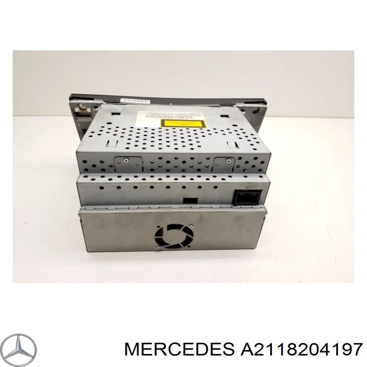 Radioodtwarzacz (radio AM/FM) Mercedes 2118202197001 cena, od 294,65 USD