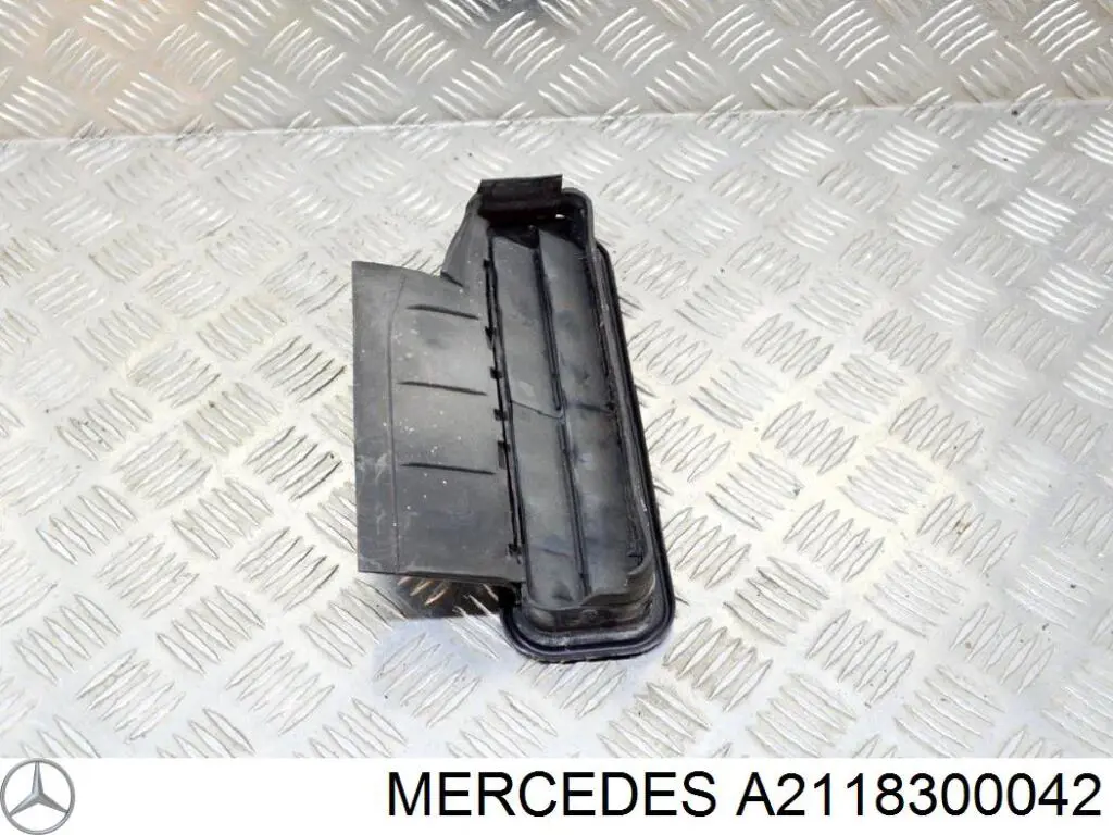Do koszyka Klapka wlewu paliwa Mercedes E  W211