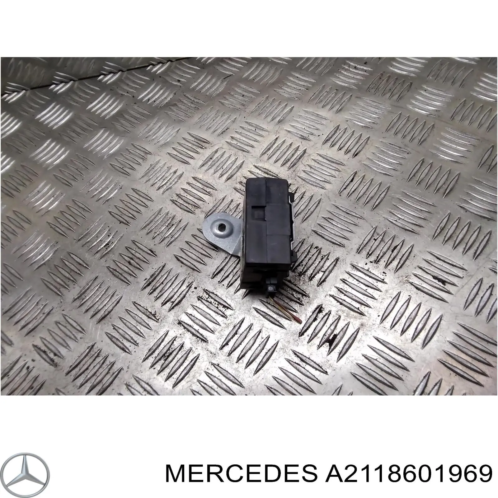 A2118601969 Mercedes Zapinka pasa bezpieczeństwa przednia
