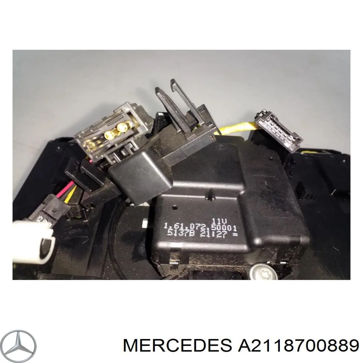 Do koszyka A211870539080 Mercedes Radioodtwarzacz (radio AM/FM)