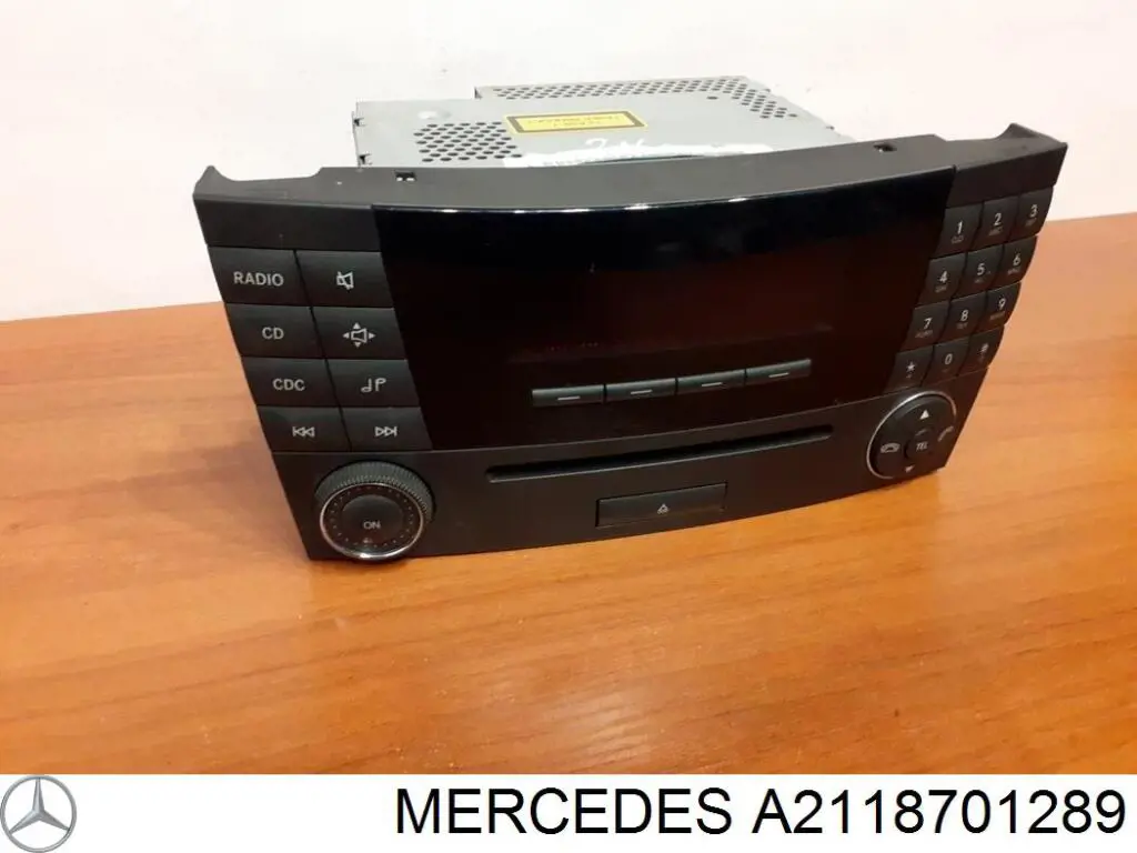 Radioodtwarzacz (radio AM/FM) Mercedes 2118701289 cena, od 103,86 USD