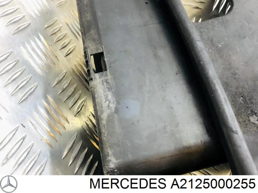 Do koszyka A2125000255 Mercedes Nakładka panelu przedniego (osłony chłodnicy) górna