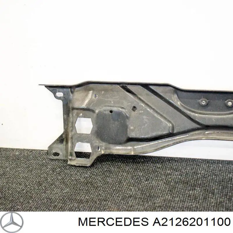 Osłona chłodnicy górna (panel mocowania reflektorów) Mercedes A2126201100 cena, od 59,15 USD