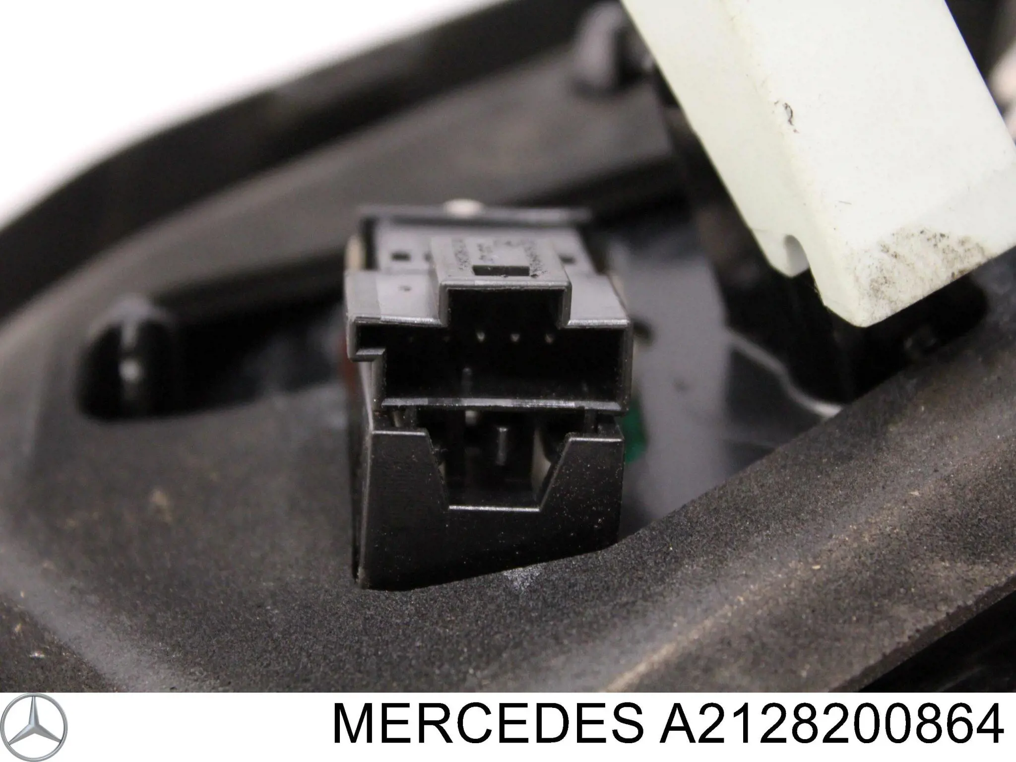 Do koszyka A2128200864 Mercedes Lampa zespolona tylna prawa wewnętrzna