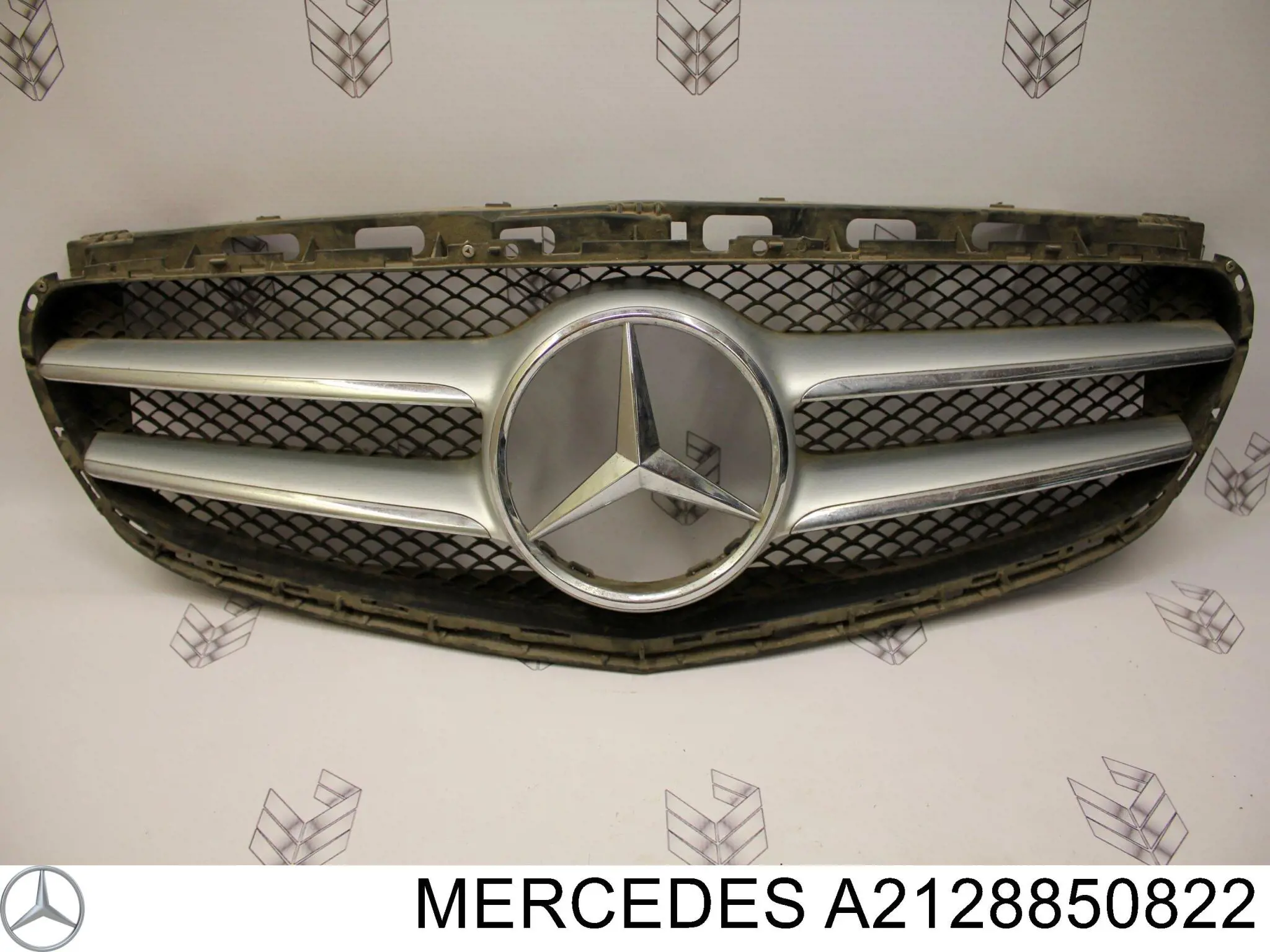 Atrapa chłodnicy Mercedes A2128850822 cena, od 134,77 USD