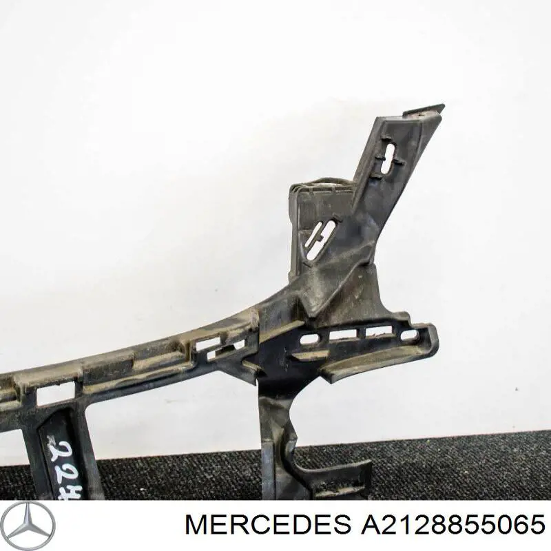 Do koszyka A2128855065 Mercedes Wspornik zderzaka przedniego środkowy