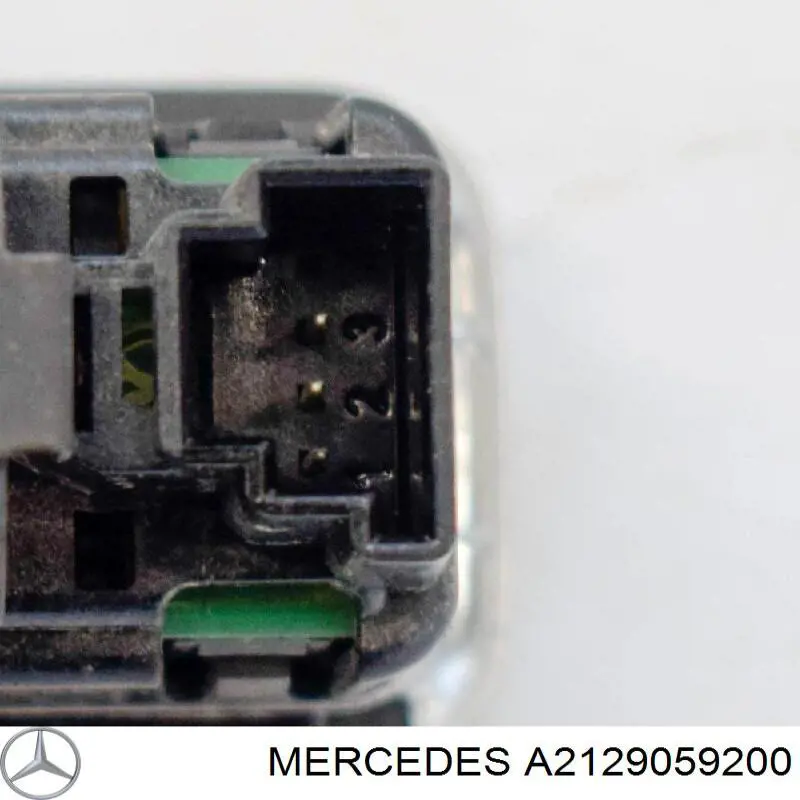 Przycisk klapy bagażnika (3/5 drzwi) w kabinie Mercedes A2129059200 cena, od 40,86 USD