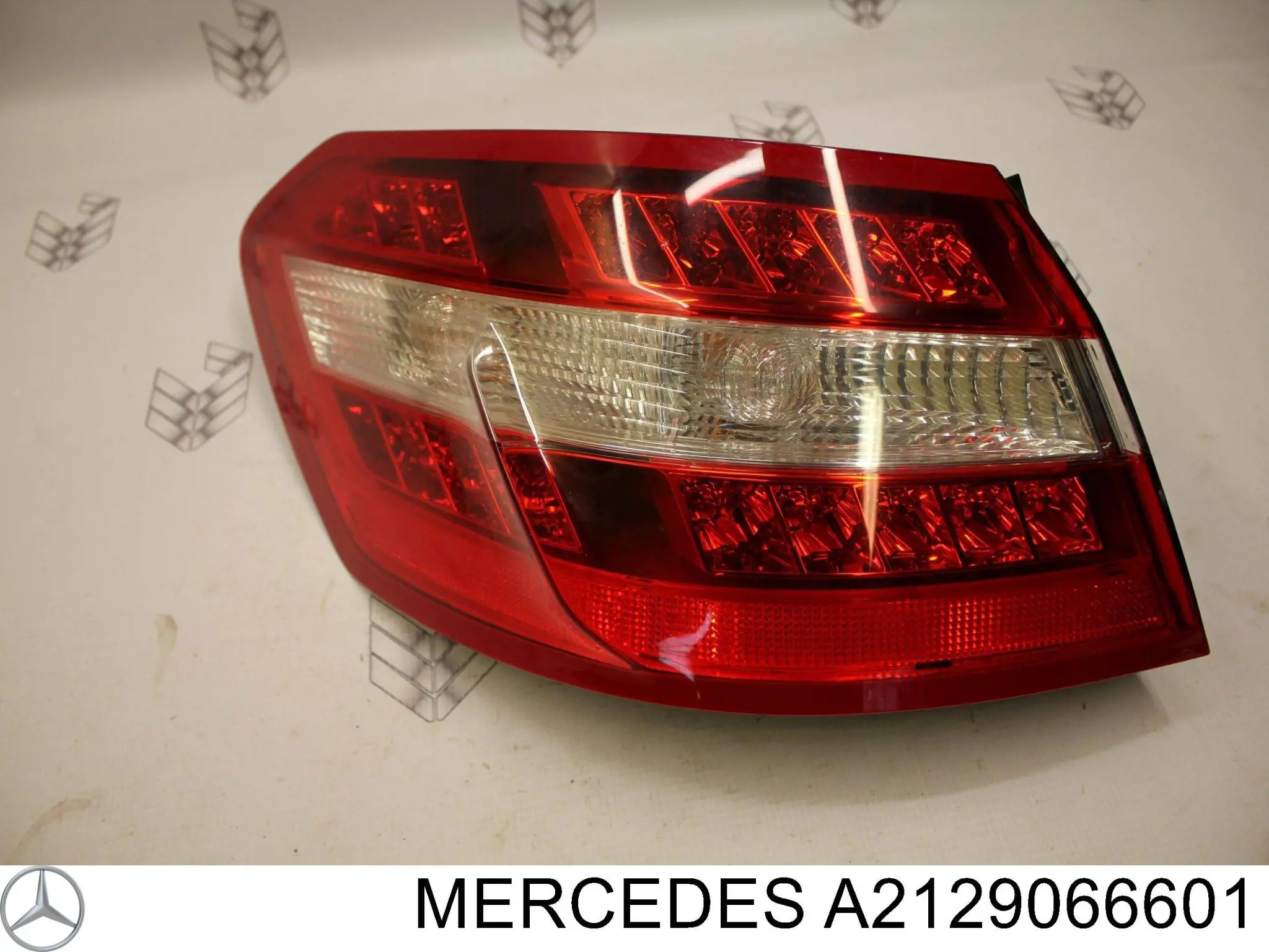 A2129066601 Mercedes Lampa zespolona tylna lewa zewnętrzna