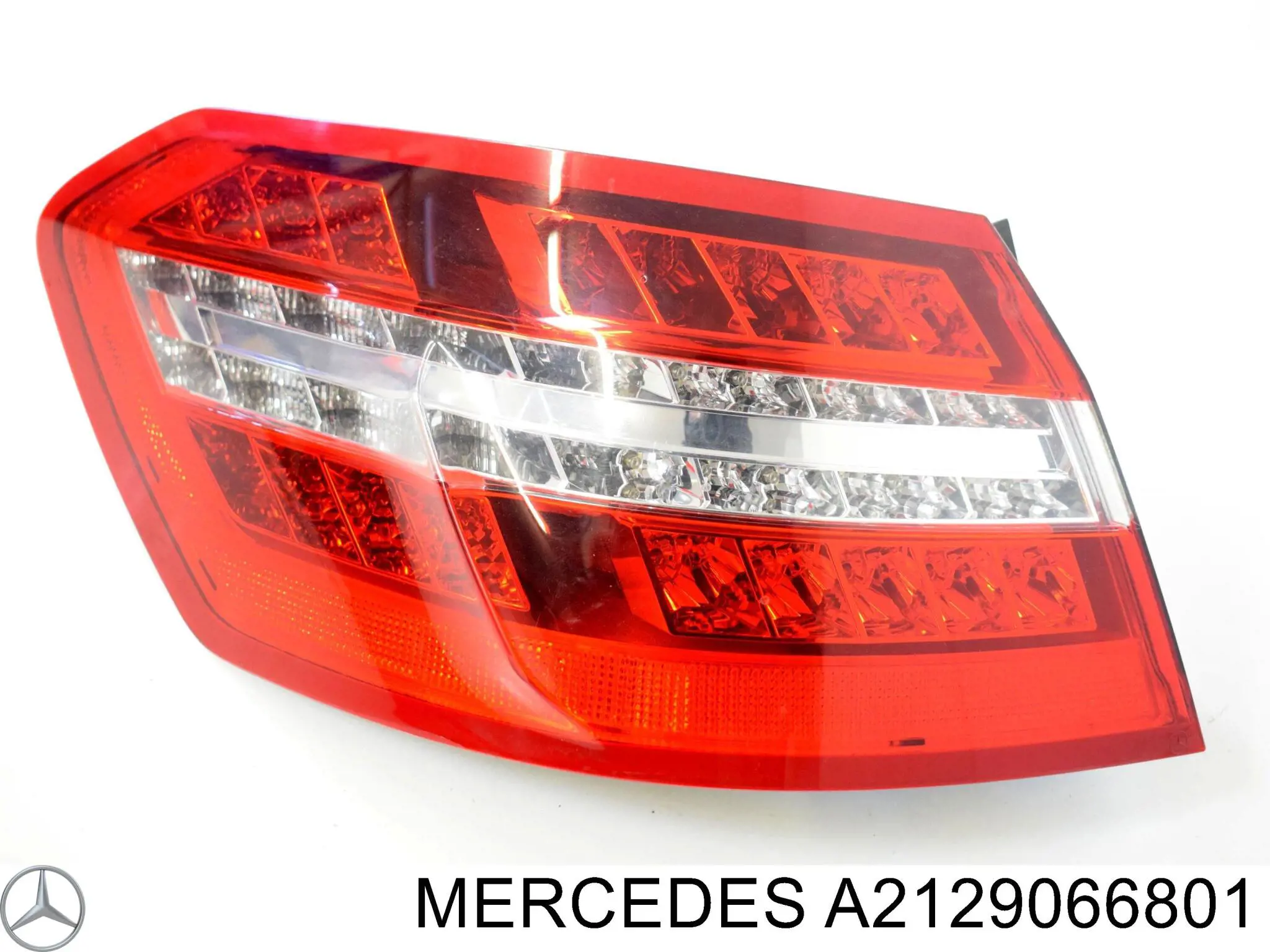 Lampa zespolona tylna lewa zewnętrzna Mercedes A2129066801 cena, od 337,11 USD