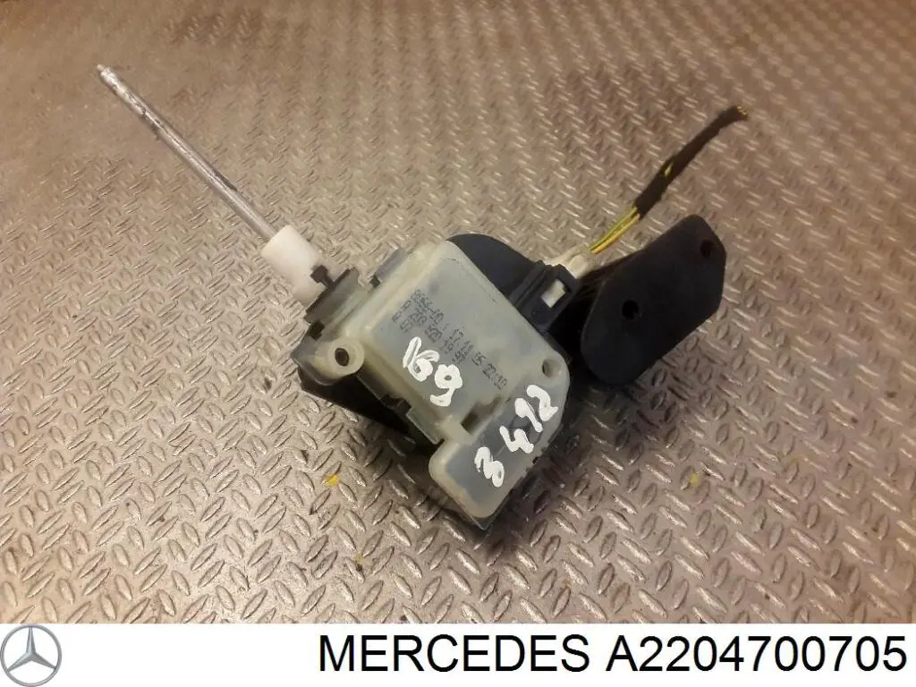 A2204700705 Mercedes Korek wlewu paliwa