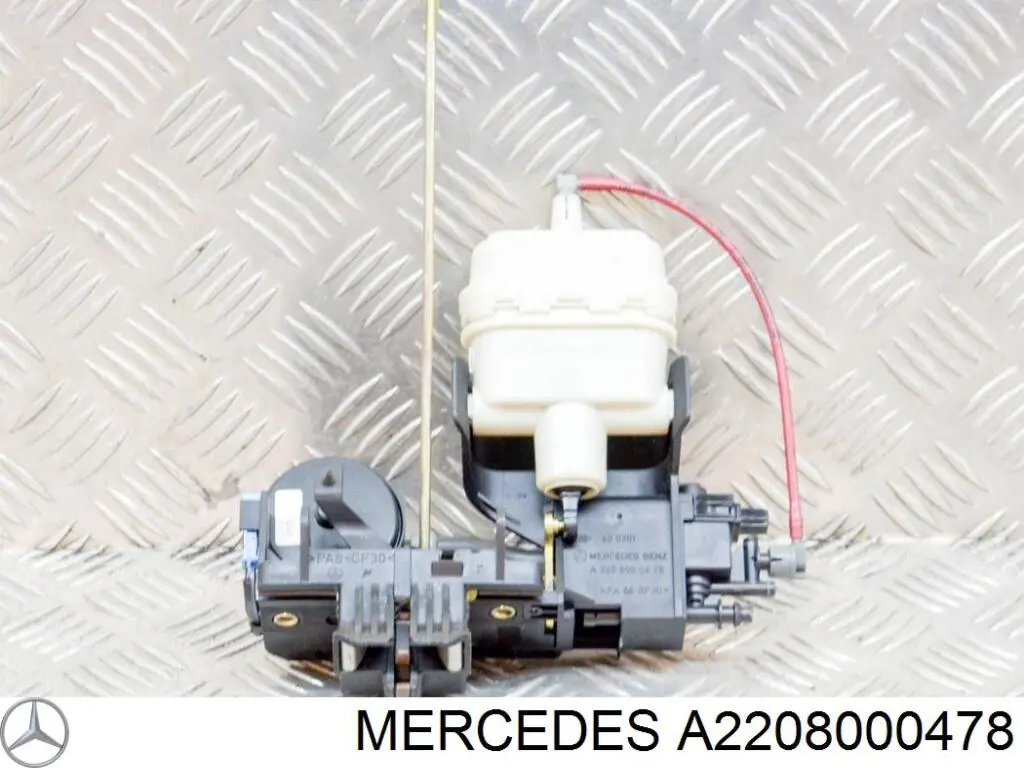 Zamek klapy bagażnika (3/5 drzwi tylnych) Mercedes 2207500584 cena, od 151,85 USD