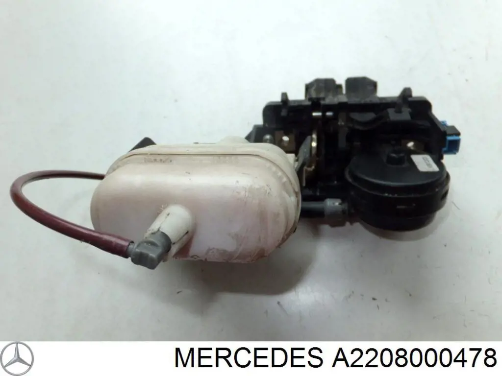 Zamek klapy bagażnika (3/5 drzwi tylnych) Mercedes A2207500584 cena, od 151,85 USD