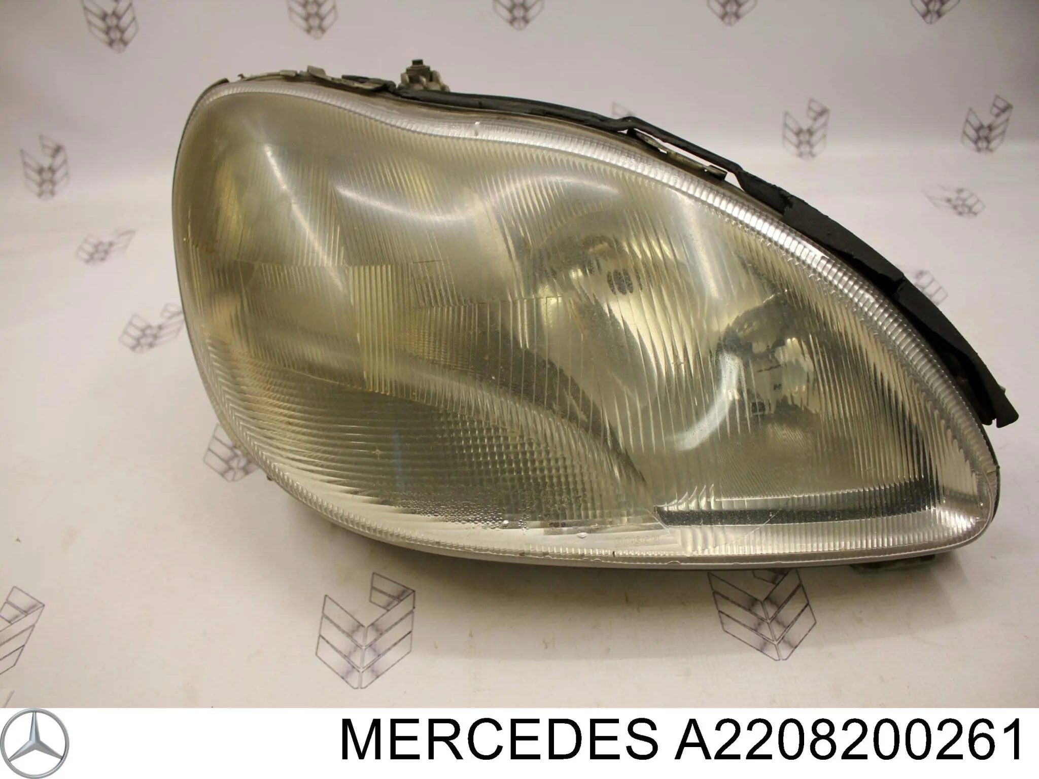 A2208200261 Mercedes Reflektor prawy