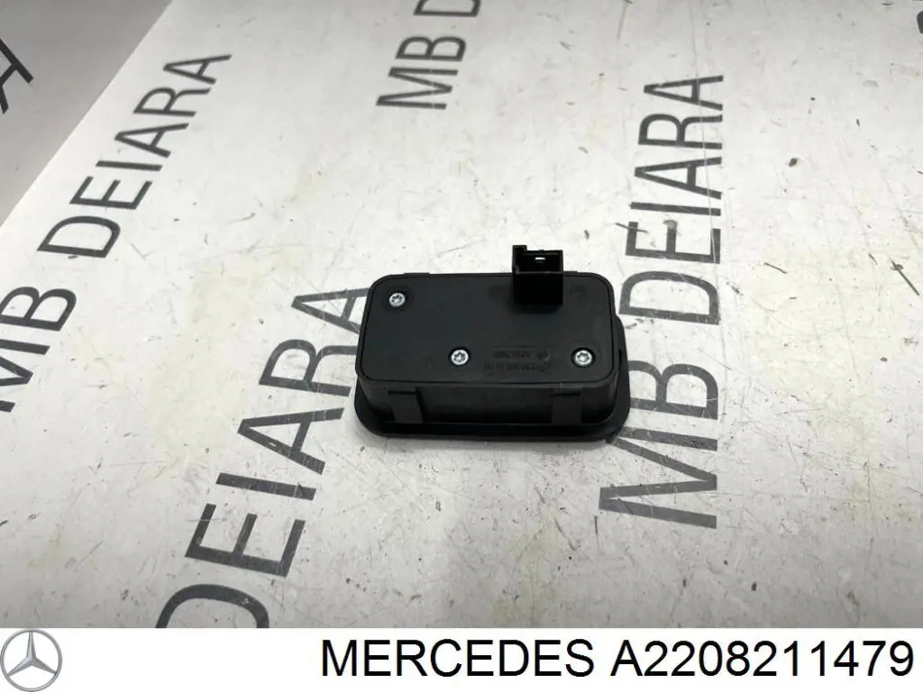 A2208211479 Mercedes Przycisk klapy bagażnika (3/5 drzwi) w kabinie