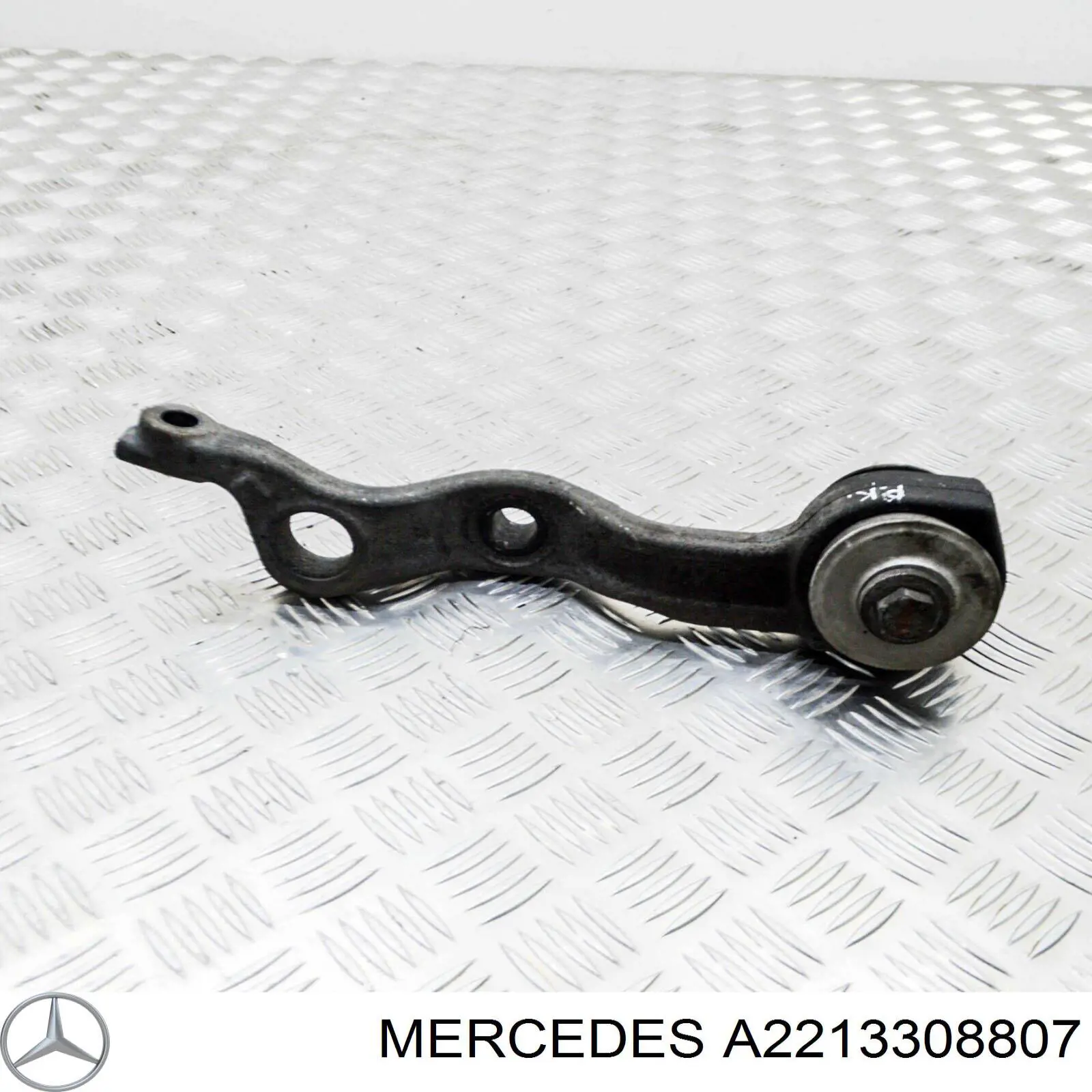 Wahacz zawieszenia przedniego dolny prawy Mercedes A2213308807 cena, od 72,14 USD