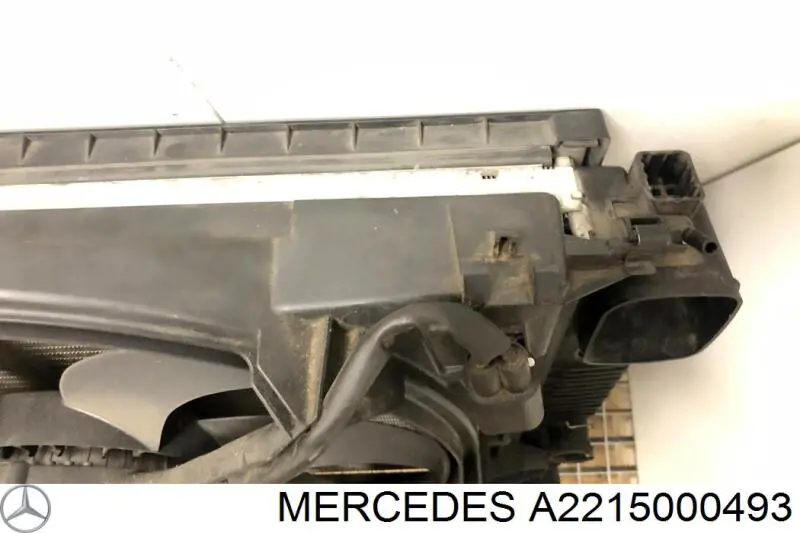 Dyfuzor chłodnicy, w komplecie z silnikiem i wirnikiem Mercedes A2215000493 cena, od 349,03 USD