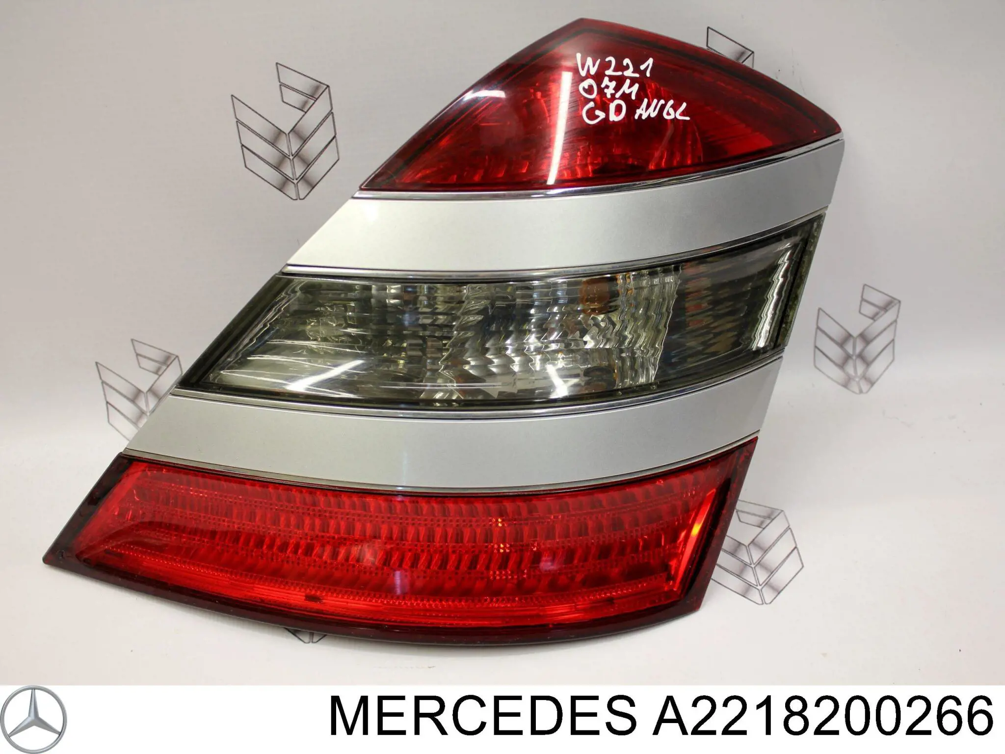 Lampa zespolona tylna prawa Mercedes A2218200266 cena, od 54,90 USD