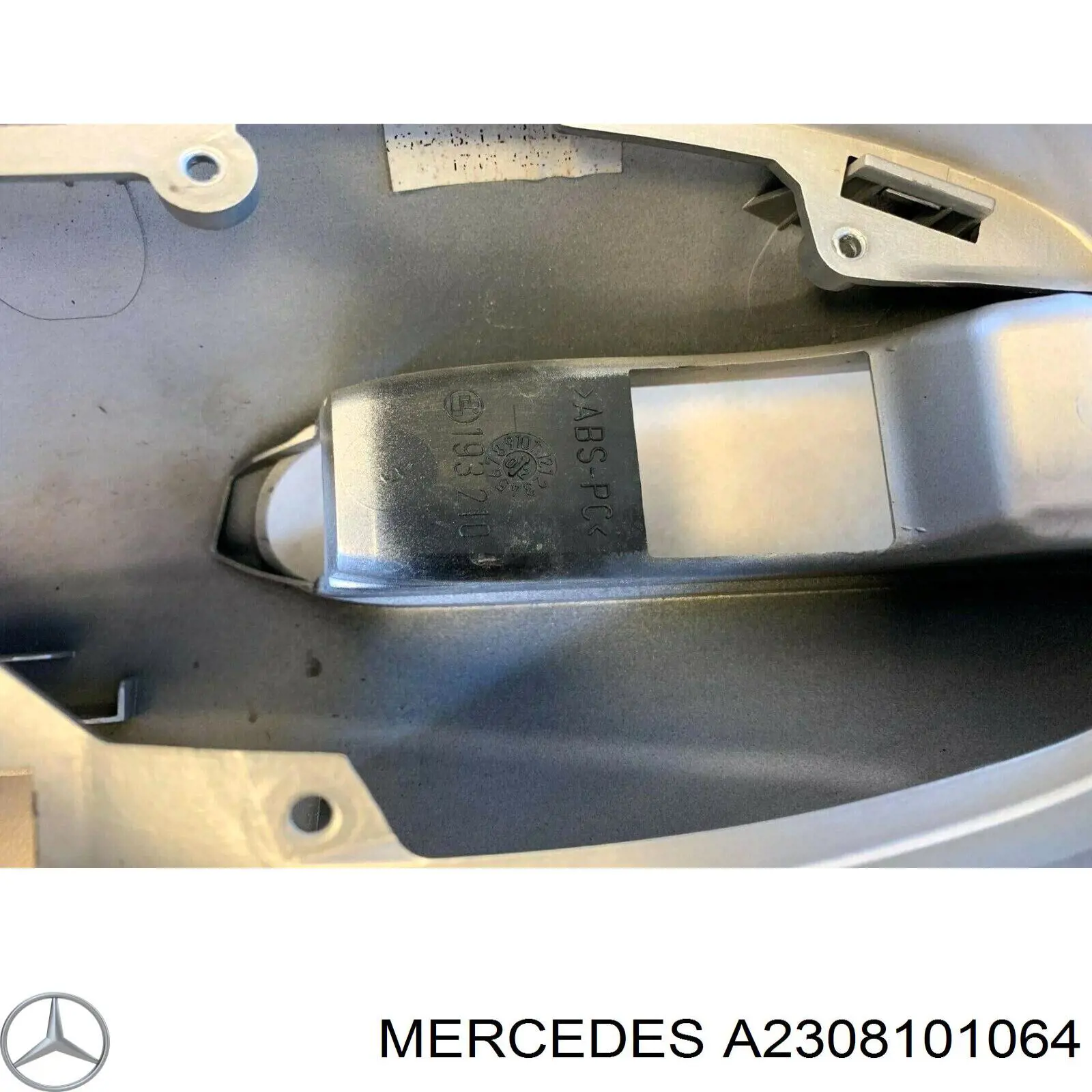 Nakładka (pokrywa) lusterka wstecznego prawa Mercedes A2308101064 cena, od 66,40 USD