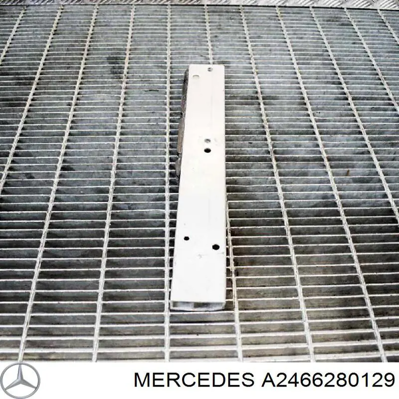 A2466280129 Mercedes Uchwyt przedniej osłony lewej