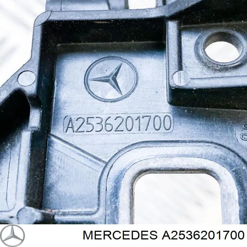 Wsponik (adapter) mocowania reflektora przedniego lewego do Mercedes GLC (X253)