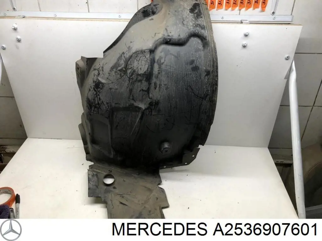 Do koszyka A2536907601 Mercedes Nadkole błotnika przedniego prawe przednie