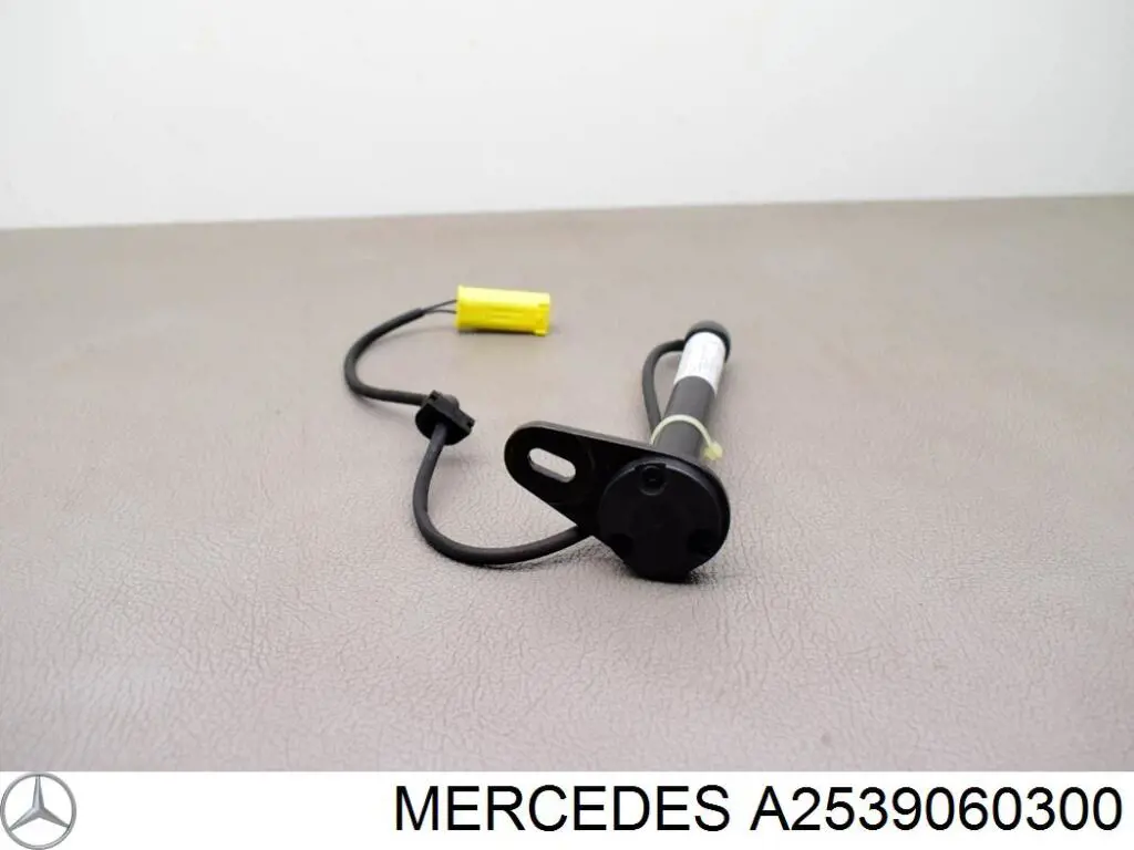 Kratka zderzaka przedniego środkowa Mercedes A2539060300 cena, od 68,92 USD