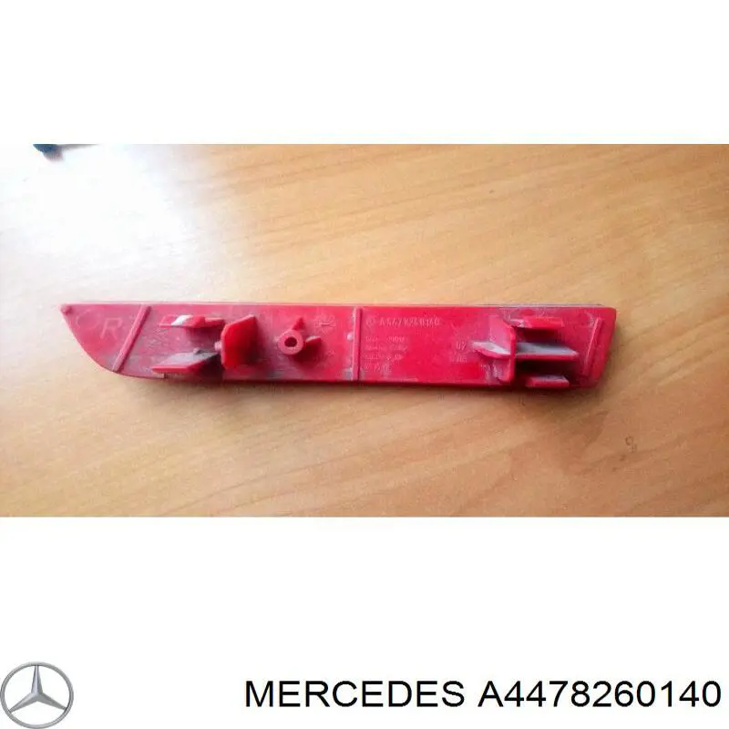 A4478260140 Mercedes Lampa odblaskowa zderzaka tylnego prawa