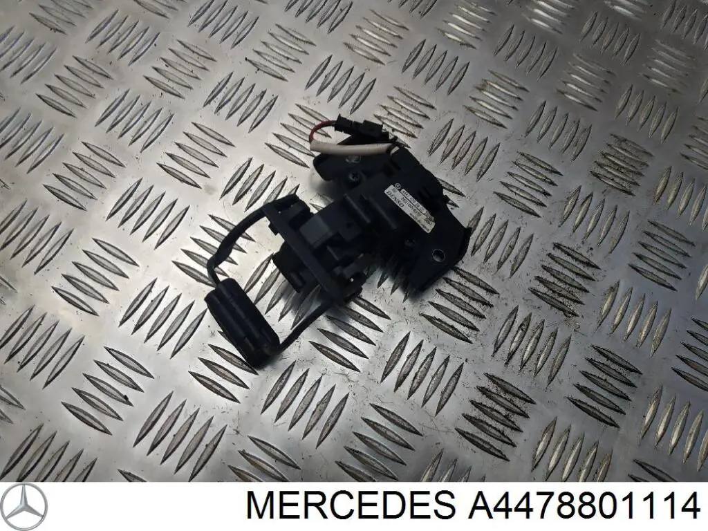 A4478801114 Mercedes Wspornik przedniej belki
