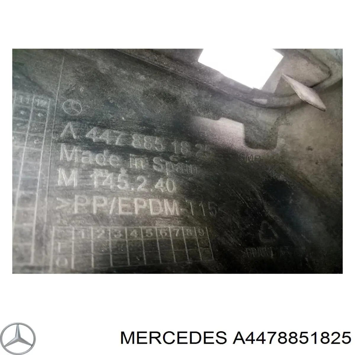 A44788518259B51 Mercedes Zderzak tylny