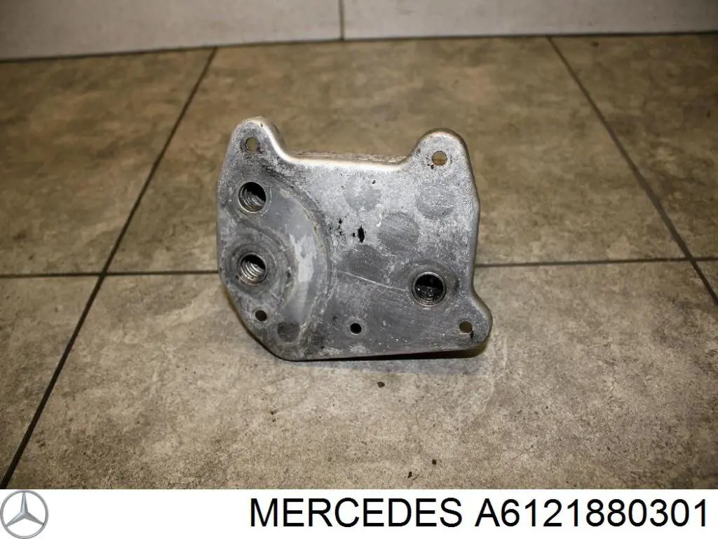 Chłodnica oleju Mercedes A6121880301 cena, od 67,06 USD