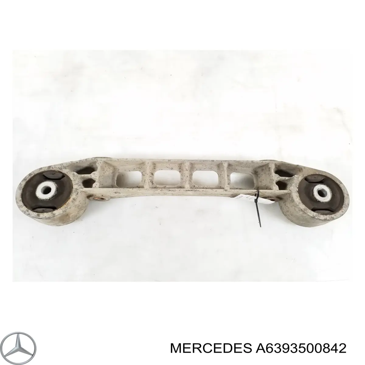 Wspornik (trawers) tylnego reduktora tylny Mercedes A6393500842 cena, od 31,14 USD
