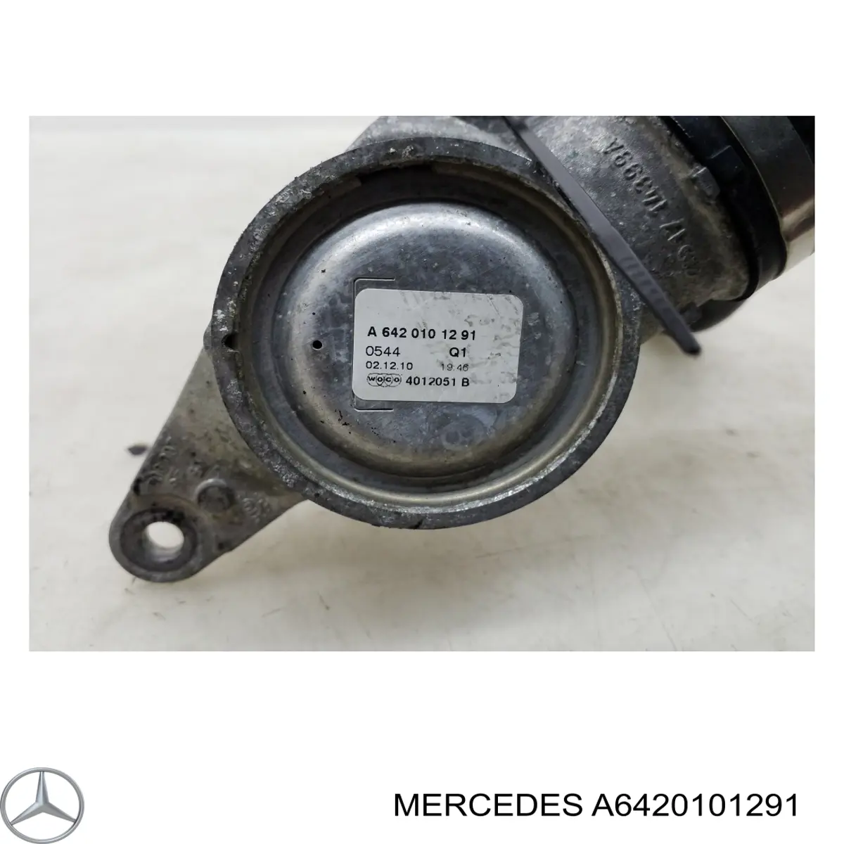 Do koszyka A6420101291 Mercedes Króciec układu recyrkulacji spalin