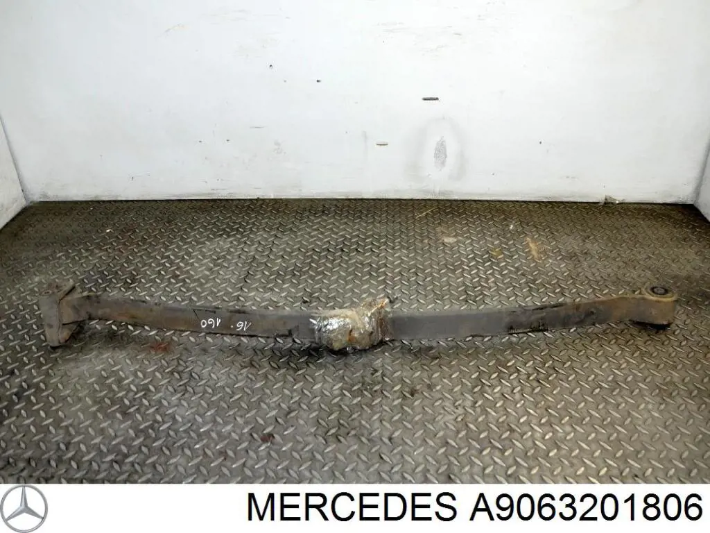 A9063201806 Mercedes Resor tylny