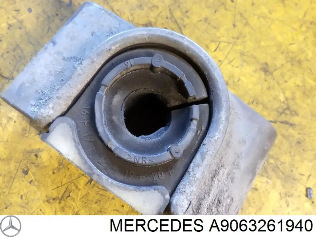 A9063261940 Mercedes Uchwyt mocowania tulei stabilizatora tylnego