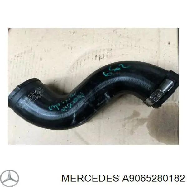A9065280182 Mercedes Przewód (króciec) intercoolera