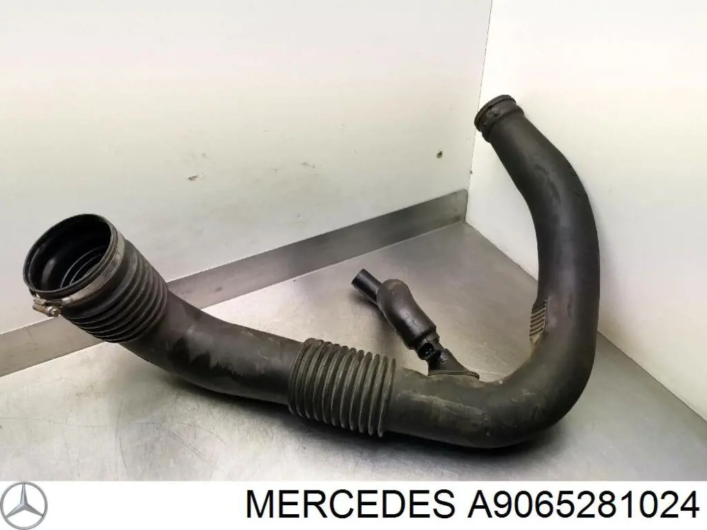 A9065281024 Mercedes Króciec powietrza, wylot filtra powietrznego