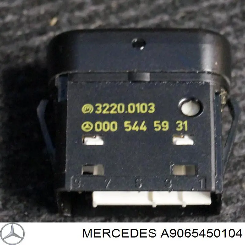 Do koszyka A9065450104 Mercedes Przełącznik światła reflektorów na "torpedo"